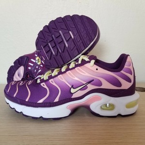 pink and purple nike air max plus