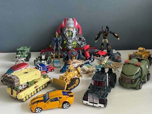 Huge Lot Hasbro Transformers 90+ Robots And Accessories & Collectibles - Picture 8 of 12