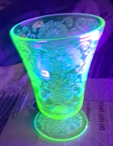 2 Hazel Atlas Florentine Poppy Green Uranium Depression Glass Footed 4" Tumbler