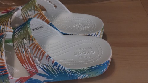 Sandalia Crocs Baya Plataforma Deslizable Blanca Hojas Multicolor Mujer Talla 8 US Tropi - Imagen 20 de 24