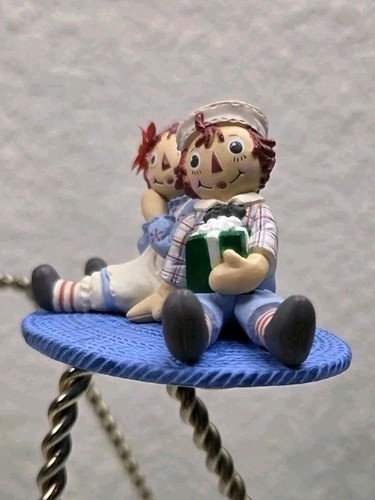 2003 Hallmark  Clip On Ornament A Gift for Raggedy Ann & Raggedy Andy Too!  - Picture 10 of 11