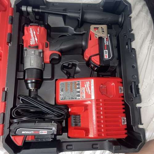 Milwaukee M18 FUEL 18V Lithium-Ion Brushless Cordless 1/2 in. Drill/Driver Kit