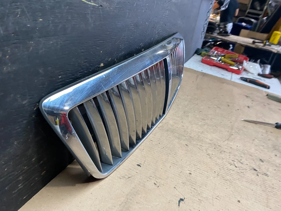 Parrilla superior delantera Hyundai XG350 2002 a 2005 con emblema T0022 DG Foto 3 de 4