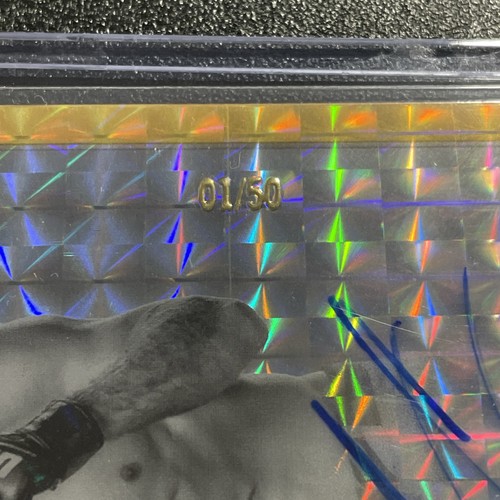 Topps Chrome UFC Donald Cerrone Geometric Gold Refractor Autograph 01/50 Buchstütze - Bild 3 von 3