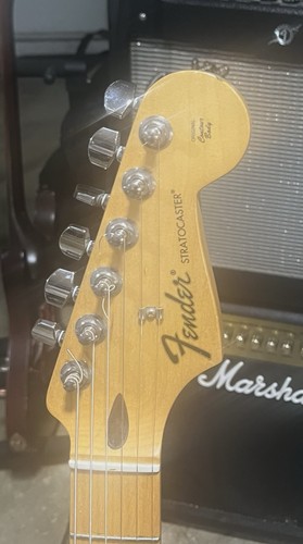 Fender Stratocaster Standard w/ Custom Noiseless Pickups - Picture 5 of 11