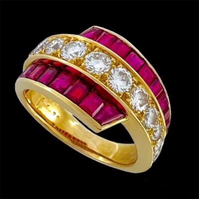 Van Cleef & Arpels 18K Yellow Gold Diamond Channel Set Ruby Ring