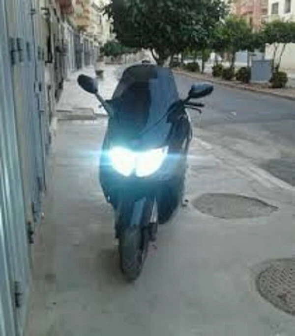 KIT LED MOTO H7 + H4 BI-LED x YAMAHA TMAX T-MAX ABBAGLIANTE + ANABBAGLIANTE 6000 - Immagine 3 di 4