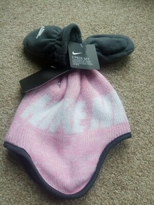 BNWT. Saltrock Girl’s Beanie /& Mitten Set