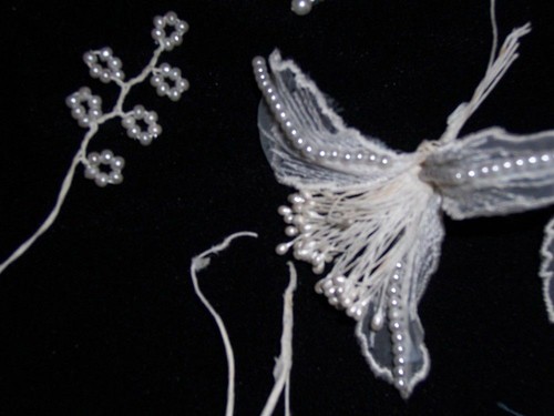GORGEOUS BRIDAL HEADPIECE SUPPLIES OFF WHITE FLOWERS #17 - Picture 3 of 3