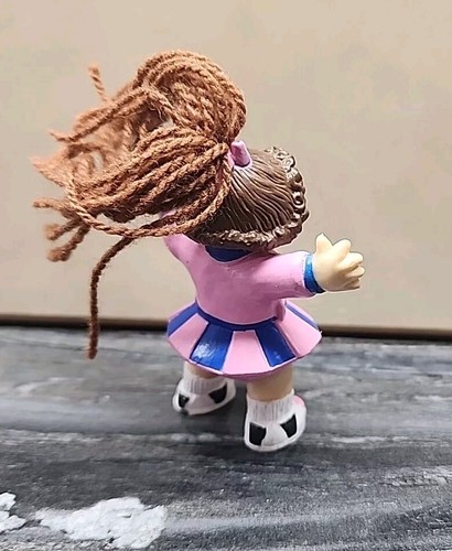 Vintage 1985 Cabbage Patch Kid’s Mini Doll 3" Cheerleader Happy Meal Toy - Bild 2 von 4