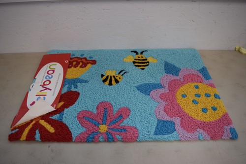 Jellybean Indoor Outdoor Washable Accent Rug 20" x 30" Flowers Bees and Ladybug - Picture 2 of 2