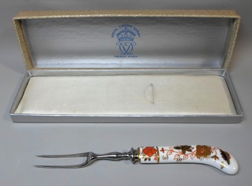Vintage ROYAL CROWN DERBY OLD IMARI CHEESE FORK in Orig Box 2 Tine Porcelain Hdl - Picture 3 of 9