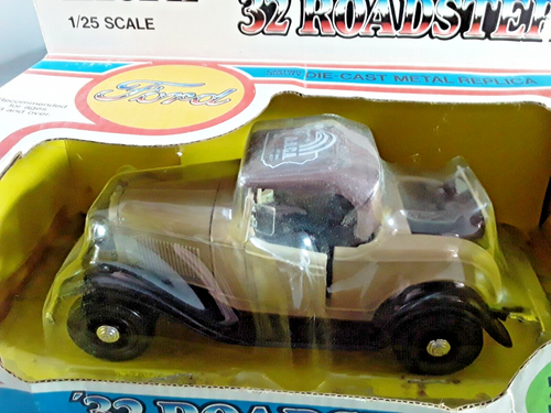 Ertl '32 Ford Roadster 1982 escala 1/25 Hershey A.A.C.A. Fall Meet - Imagen 7 de 7