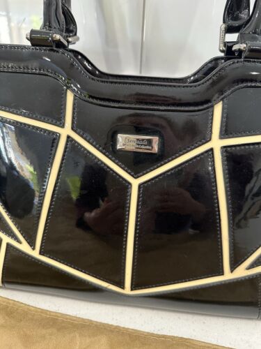 Serenade Beverly Hills Collection Black Cream Patent Leather Large Hand Bag 38cm - Picture 3 of 14