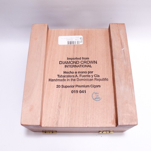Corona Diamante Maximus Toro No. 4 cajas de cigarros de madera vacías de 7" x 6,5" x 3,5" - Imagen 7 de 10