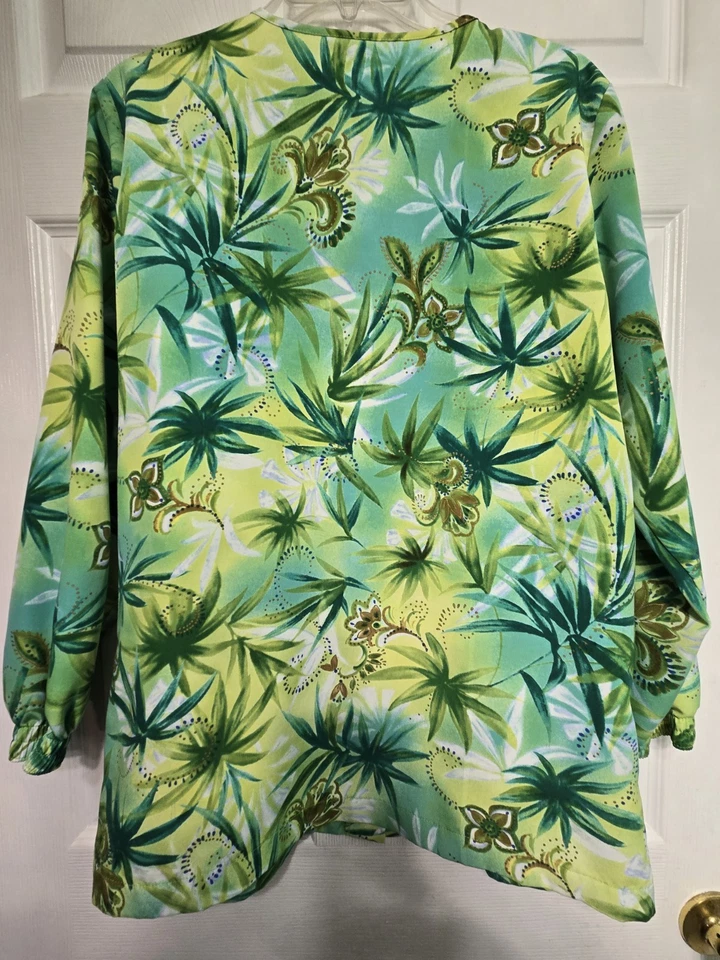 Cherokee Scrub Jacket size S-Vibrant Green/Yellow Snap Front-Chest 22"/L 28.5" - Image 2 of 4