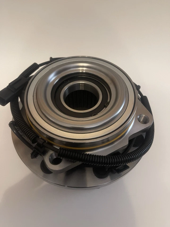 Conjunto de cojinete de rueda y buje para una camioneta Ford F-350 Super Duty Lariat 2015 4x4 Foto 3 de 4