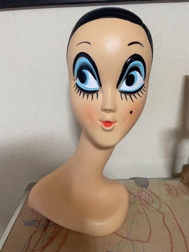 TWIGGY  Vintage mannequin head 1970s Multicolor hard plastic England Size 38cm - Picture 1 of 12