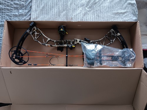 Bear Archery Resurgence Compound Bow LH RTH Package Draw Length 25.5"-31" - Picture 3 of 18