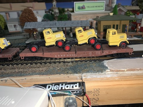 Athearn HO Trailer Train (7) With Flat Cars And Tractors, IH, USED, Modified