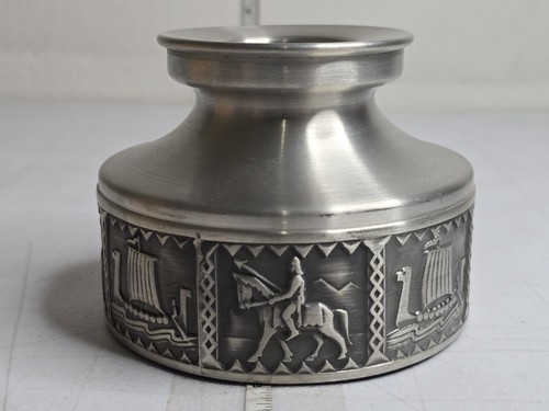 Portacandele vintage in peltro norvegese nuovo con scatola 5" con NAVE VICHINGA montato guerriero Nors - Foto 4 di 10