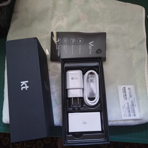 LG V50 ThinQ - Unique DualSIM Unlocked 5G Phone with call recording - Picture 3 of 18