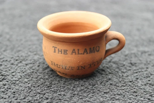 VTG. THE ALAMO BUILT IN 1718 SAN ANTONIO, TEXAS SOUVENIR MINIATURE CLAY CUP