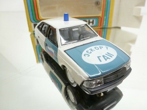 NOVOEXPORT USSR CCCP MOSKVITCH 2141 POLICE - WHITE 1:43 - POOR IN BOX - 150 - Picture 11 of 11