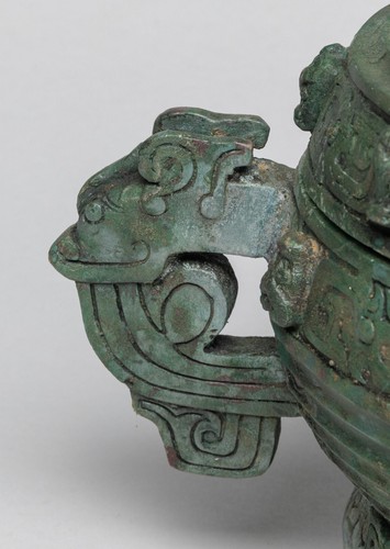 Western Zhou, 西周 兩耳簋蓋 獸首有珥 曲紋鱗紋 器內銘文 Un vaso alimentare rituale in bronzo arcaico con iscrizione - Foto 6 di 9