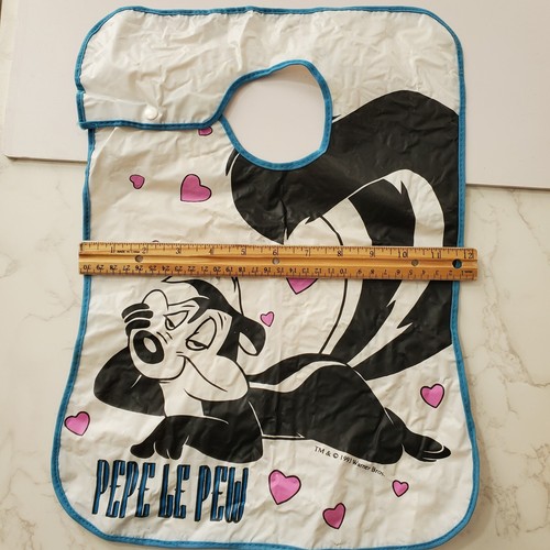 Vintage Toddler Bib Plastic Snaps Pepe Le Pew Skunk Heart Dated 1993 Warner Bros - Picture 7 of 12