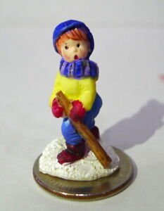 Little-Boy-in-the-Snow-Christmas-Grandeur-Noel-Victorian-Village-1995