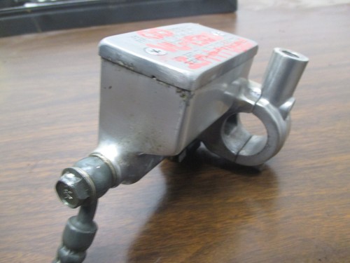 2000 Suzuki VL-1500 Intruder, Front brake master cylinder - Picture 4 of 6