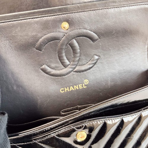 CHANEL Schultertasche Chevron Vernish Leder Kettenriemen - Bild 18 von 20