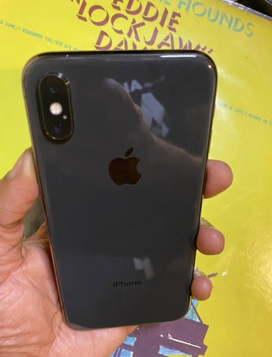 64Gb Black iPhone X - Unlocked - Picture 3 of 3