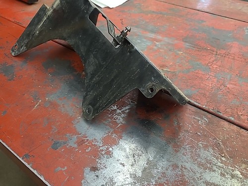 Kawasaki Teryx 750 KRF750 2008 soporte de bloqueo de asiento de pasajero lado derecho 11055-0518 - Imagen 4 de 5