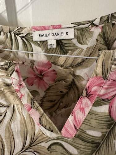 Emily Daniels Tropical Print Top Size Lg 3/4 Sleeves Beaded Split Neck NWT - Picture 4 of 8