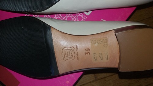 Chaussures CAREL, en cuir, vendu beige/ crème, NEUVES, 35