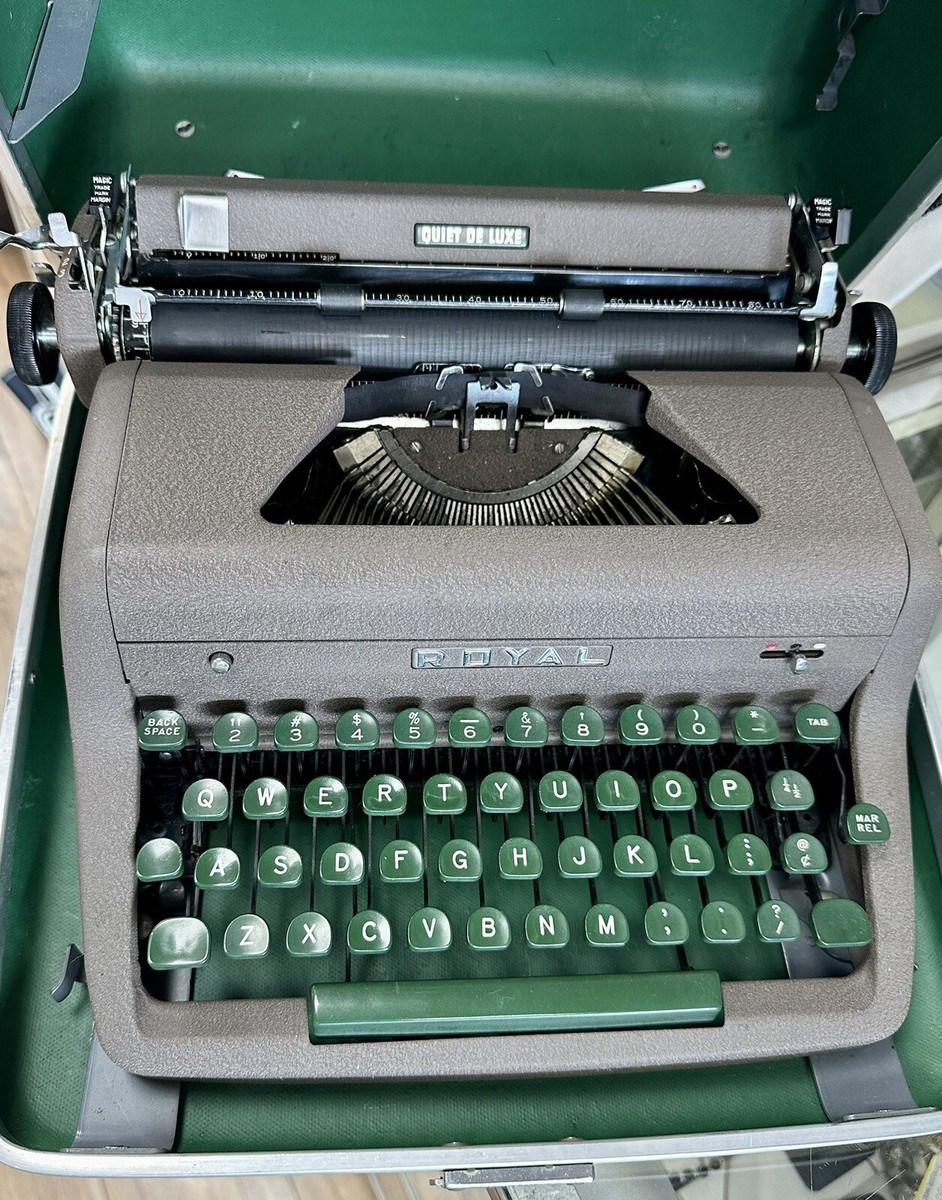 レトロ 米国製  QUIET DE LUXE タイプライター 960px-RoyalQuietDeluxe.JPG