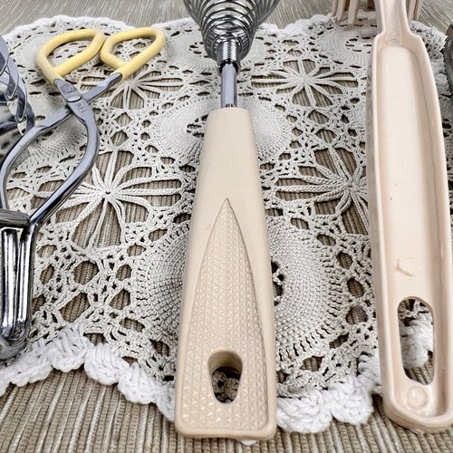 Vintage EKCO USA Set di 5 Utensili Nylon Plastica Inox Mandorla Beige - Foto 5 di 6
