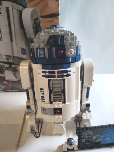 LEGO Star Wars: R2-D2 (75379) Assembled No Malek Great Condition W/Box + Manual - Picture 2 of 9