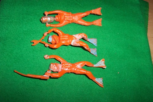 LONE STAR PLASTIC THUNDERBALL DIVERS JAMES BOND - Picture 2 of 2