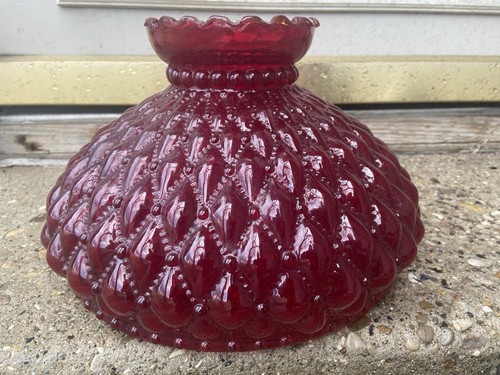 GORGEOUS RUBY RED QUILTED DIAMOND GLASS LAMP SHADE CRIMPED TOP 10" FITTER - Picture 6 of 16