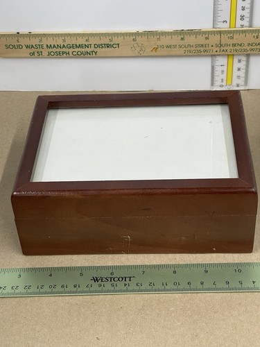 Lot of 31 vintage thimbles In Wooden Box Excellent condition - Picture 3 of 7