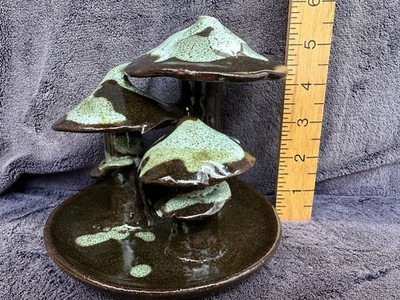 Große (PERFEKTE) Keramik Tenmoku Glasur 6'' Pilz Ornament von Chana Studio