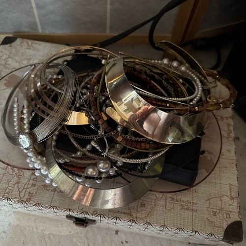 Lot Of VTG Neck Cuff Choker Necklaces Brass Gold Silver White Toned - Picture 1 of 3