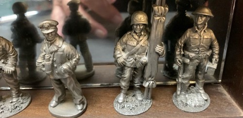 Franklin Mint America's Unsung Heroes Of WWII Peltro 12 Figurine Espositore Legno - Foto 9 di 10
