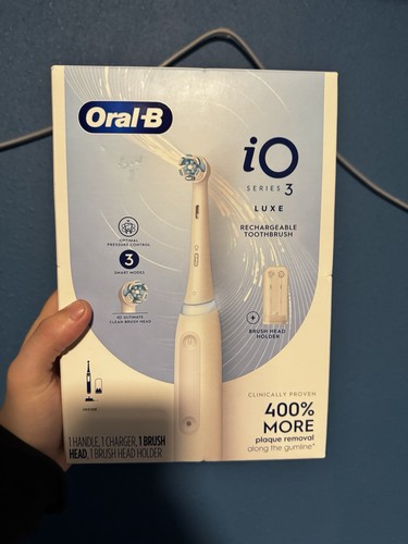 Oral-B iO3 Series 3 Luxe Wiederaufladbare Elektrische Zahnbürste mit 3 Modi - Weiß