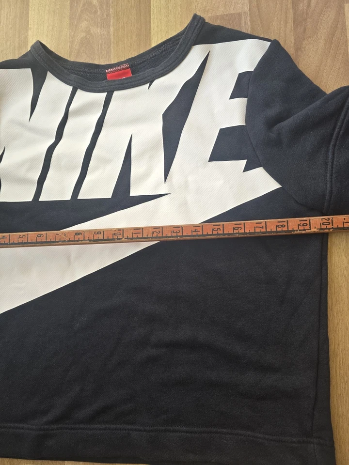 Top de manga corta Nike Irreverent Logo mediano para mujer 831754 Foto 4 de 4