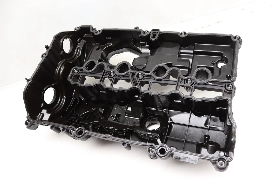 2019-2023 BMW Z4 2.0L - Engine Valve / Cylinder HEAD Cover 8691778 - Image 4 of 4