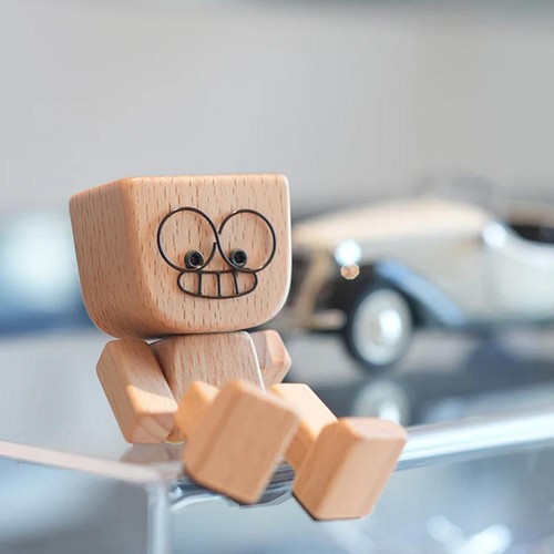 Charming Little Wooden Figure That Sways with 12 Pcs Magnetic Expressions - Picture 15 of 15